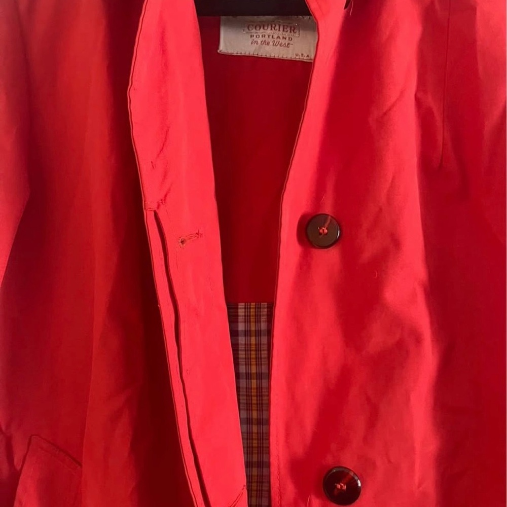 Vintage Lady Forecaster trench coat, dating to the late 1960s–1970s - Picture 5 of 9